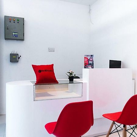 Reddoorz Near Seasons City Mall Джакарта Екстер'єр фото
